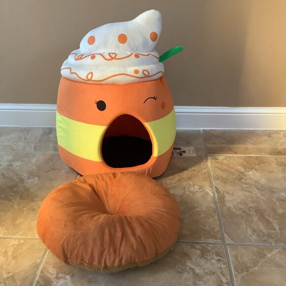 Candy Corn Latte Plush Pet Bed Nest Heart to Tail Small Dog or Cat New With Tags - Picture 3 of 6